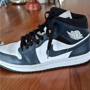 Jordan 1 Men's Navy and White High-Top Sneakers